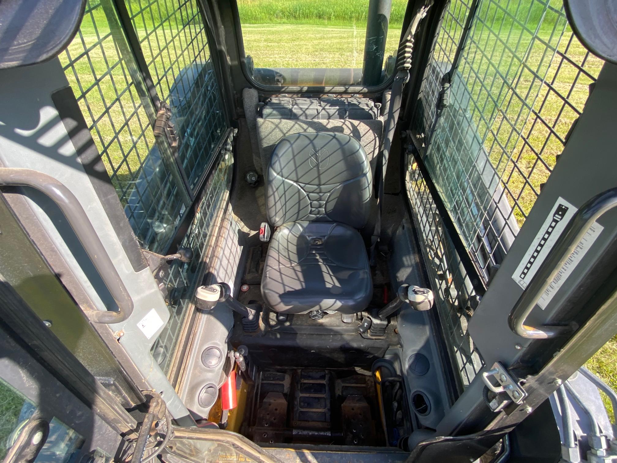 2011 NEW HOLLAND L220 - Image 9